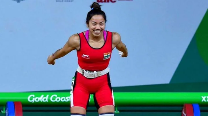 मीराबाई चानू : बांबू वापरून वेटलिफ्टिंगचा सराव