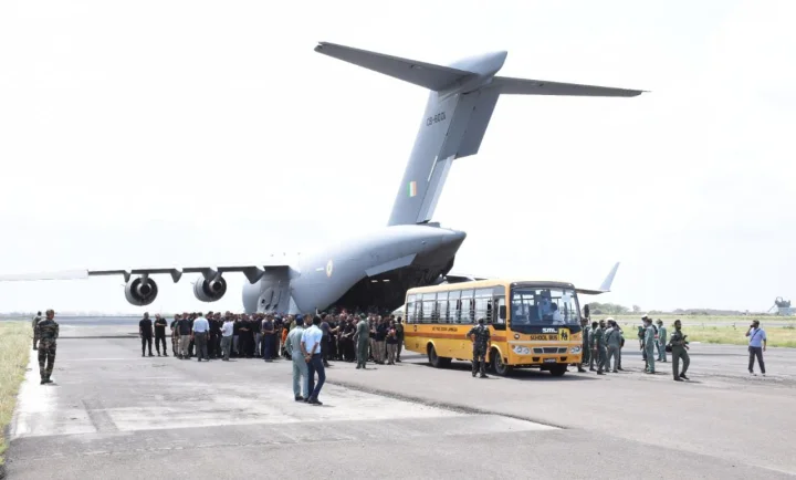 120 people arrived safely in India on an Air Force plane National News In Marathi Webdunia Marathi