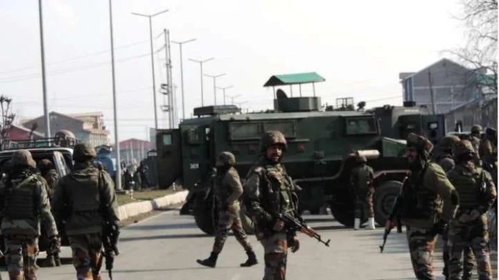 जम्मू -काश्मीर: पुलवामामध्ये चकमकीदरम्यान, जैशशी संबंधित तीन दहशतवाद्यांना सुरक्षा दलांनी ठार केले.