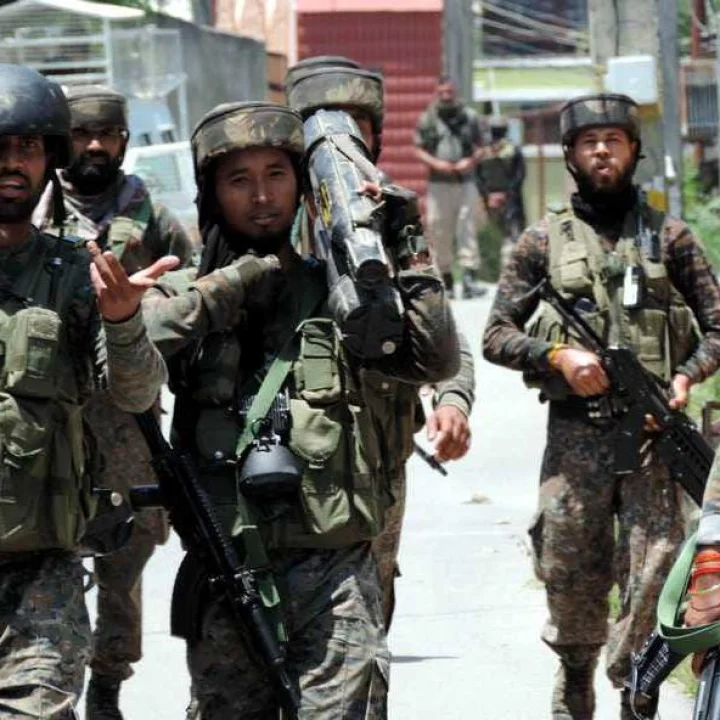 जम्मू -काश्मीर: पुलवामामध्ये दहशतवाद्यांनी ग्रेनेड हल्ला केला, तीन नागरिक जखमी