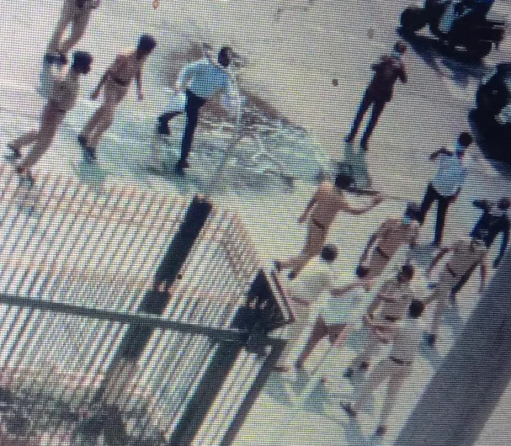 Police arrested a man who tried to set himself on fire outside the ministry Maharashtra News Mumbai Marathi News Webdunia Marathi