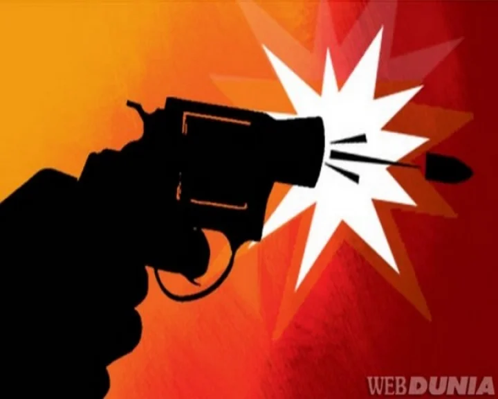 BJP MLA shot a Shiv Sena leader in a police station