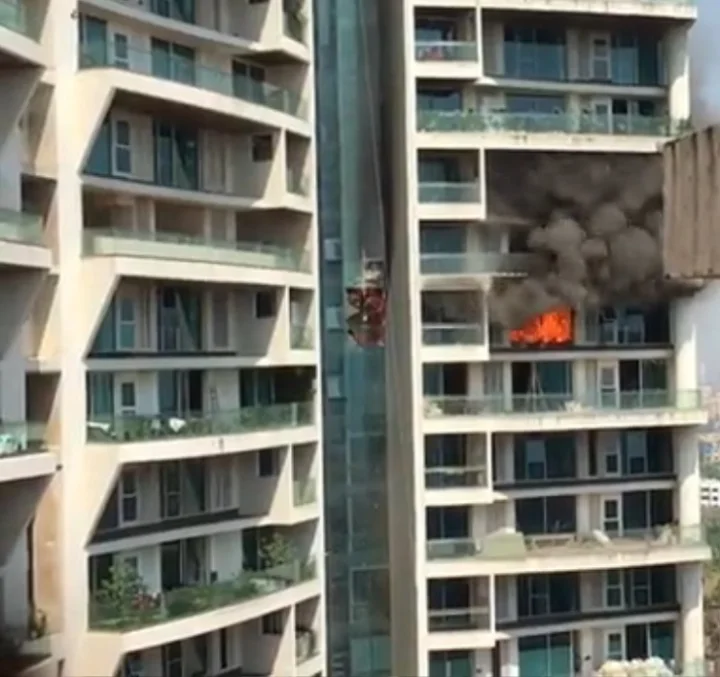 A building in Mumbai caught fire