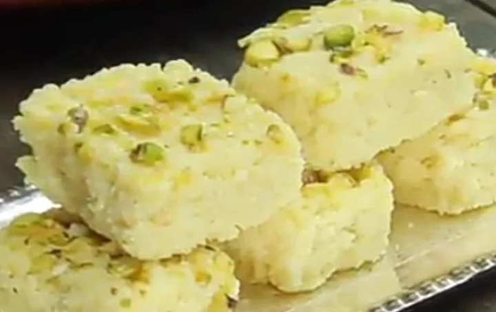 Diwali Special Recipe: Delicious Kalakand कलाकंद recipe delicious kalakand recipe in marathi easy tips about Kalakand sweet dish recipe delicious sweet dish recipe kalakand special  sweet dish recipe for diwali  Diwali Special Recipe: Make delicious kalakand at homeकलाकंद बनविण्याची साहित्य आणि कृती इन मराठी वेबदुनिया मराठी