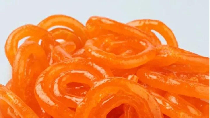 Potato Jalebi Recipe : नवीन वर्षाच्या पहिल्या दिवशी बनवा बटाट्याची खमंग जलेबी