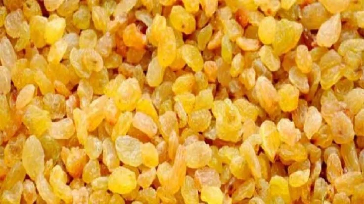 शरीरासाठी फायदेशीर मनुकाचे पाणी, सेवन करण्याची योग्य पद्धत जाणून घ्या