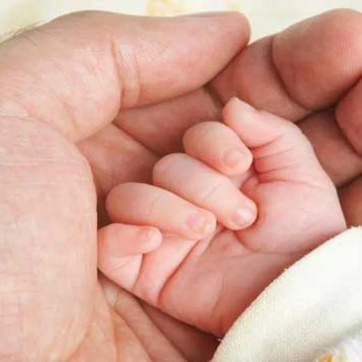 गर्भवती महिलेची टॉयलेटमध्ये प्रसूती, कमोडमध्ये अडकले बाळ, 25 मिनिटांत बाळाची सुटका केली