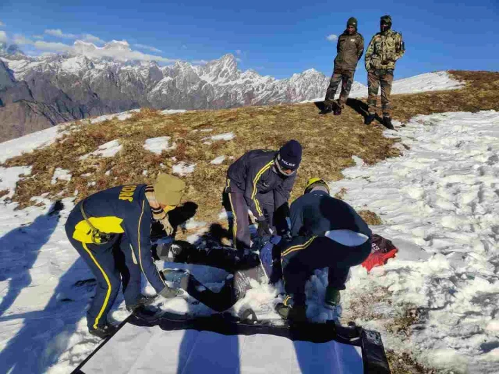 The bodies of the residents of Maharashtra buried in the snow at Auli N. Pandey औली येथे बर्फात दबलेले मृतदेह महाराष्ट्राच्या रहिवाशांचे  -एन पांडे Marathi Regional News -