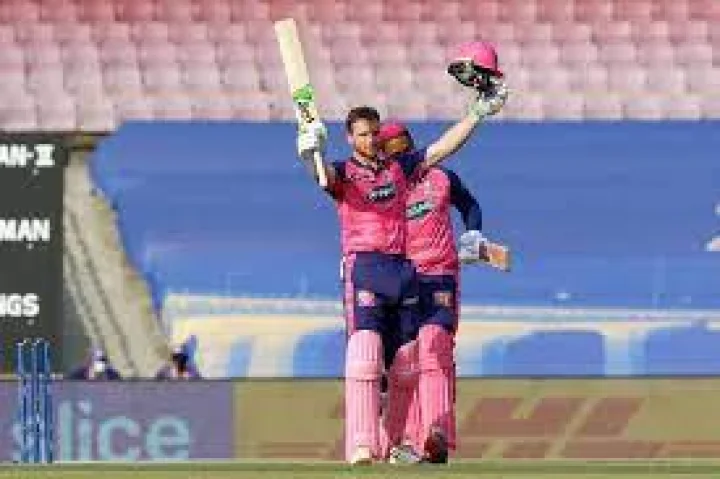 RR vs RCB IPL 2022: Joss Butler hits sixes in 67 innings Marathi IPL 2022 Cricket  News RR vs RCB IPL 2022: जॉस बटलरने ठोकले षटकारांचे शतक