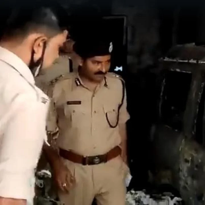 इंदूरमध्ये 7 जण जिवंत जाळले: इमारतीला आग, काही मिनिटांतच गुदमरल्याने झोपेत काहींचा मृत्यू