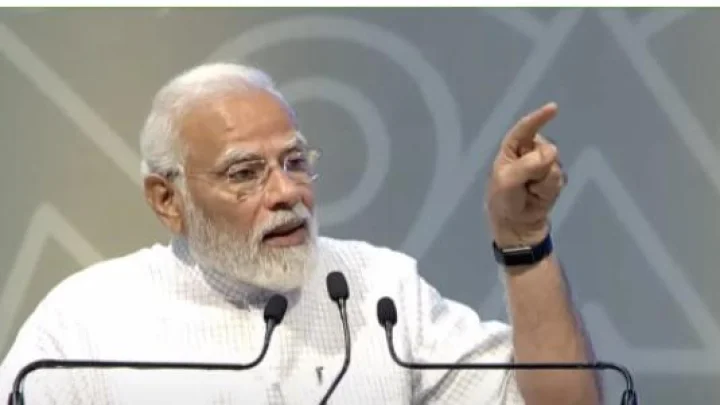 Gujarat Election 2022: पंतप्रधान मोदींच्या सुरक्षेत मोठी चूक ! ड्रोन पाडले ,एनएसजीने कट उधळून लावला