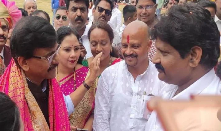 Meeting of Shiv Sena MP Sanjay Raut Vasant More  In Pune Marathi News Maharashtra News  संजय राऊत वसंत मोरे भेट मराठी बातम्या