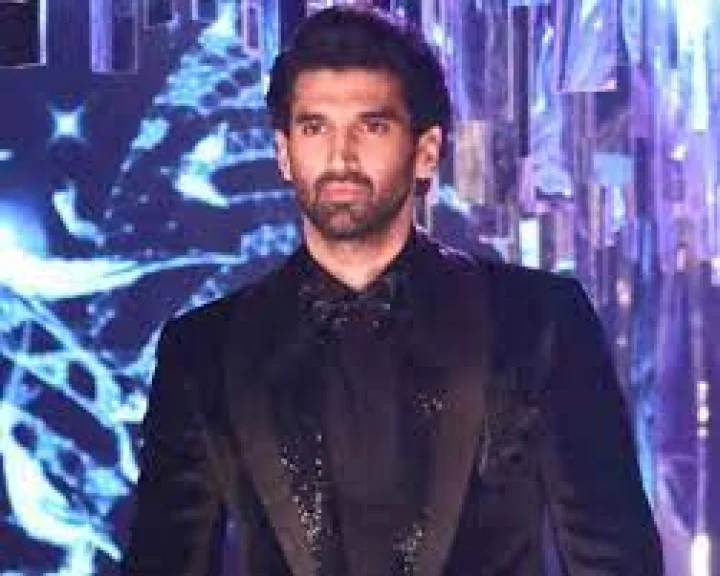 Aditya Roy Kapur gets corona infection आदित्य रॉय कपूर News In Bollywood Marathi  Aditya Roy Kapoor Coronavirus News Coronavirus Entered In Bollywood News in Marathi  Bollywood Gossips Marathi  News In Entertainment Marathi