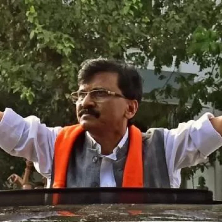 संजय राऊत यांच्या मुंबईतील दोन ठिकाणी छापे