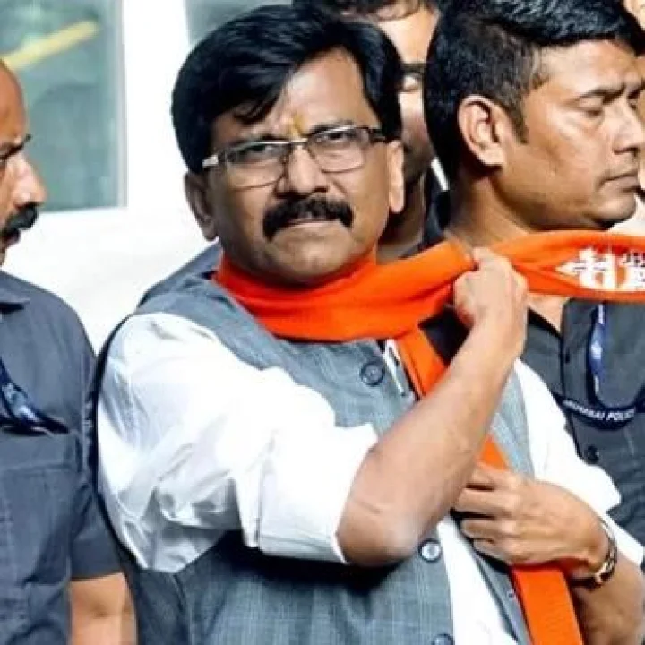 कापूरबावडी पोलीस ठाण्यात संजय राऊत यांच्याविरोधात तक्रार गुन्हा दाखल