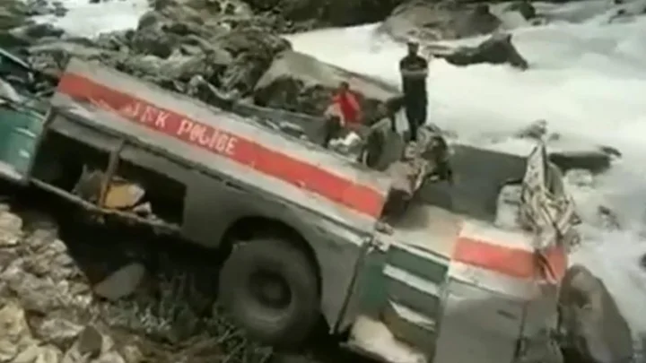 Jammu :ITBP बसला अपघात, बस दरीत कोसळली, चार जवानांच्या मृत्यू, अनेक जवान जखमी