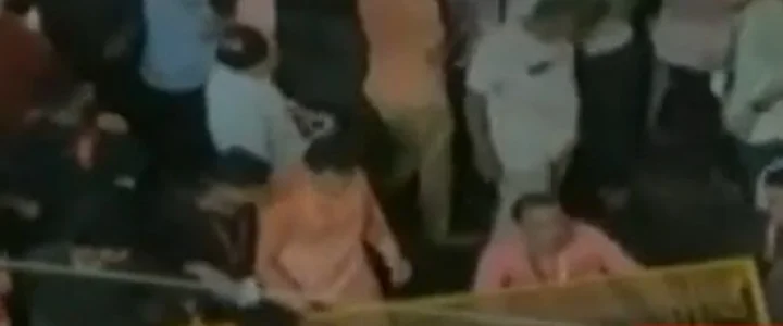 A Ganesha devotee was brutally beaten up by the workers of Chinchpokali Mandal Maharashtra News  Mumbai News In Webdunia Marathi