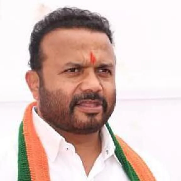 Minister Jayakumar Gore