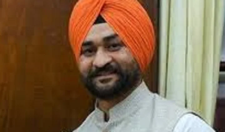 Ex-hockey player and Sports Minister Sandeep Singh resigns