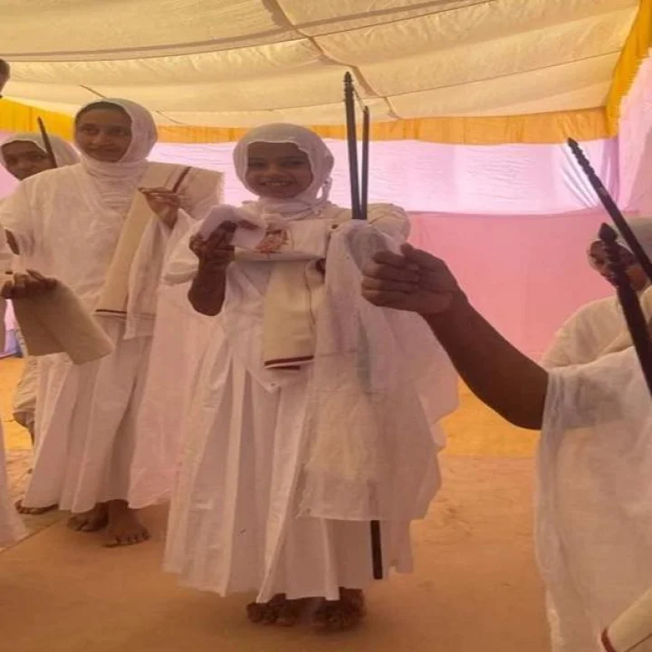 सूरतच्या हिराव्यापाऱ्याच्या 9 वर्षाच्या मुलीने सन्यास घेतला