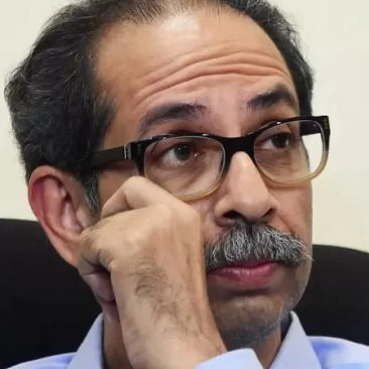 राहुल गांधींना सावरकरांवरुन तंबी देऊन उद्धव ठाकरेंनी काय साध्य केलं?