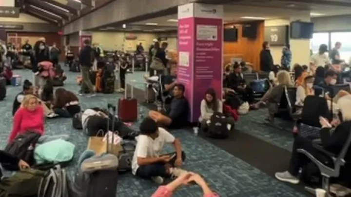 फ्लाइट 6 तास उशीर, नंतर महिलेने ChatGPT वरून लिहिला E-mail, AIने काय लिहिले वाचून तुम्हाला आश्चर्यच वाटेल