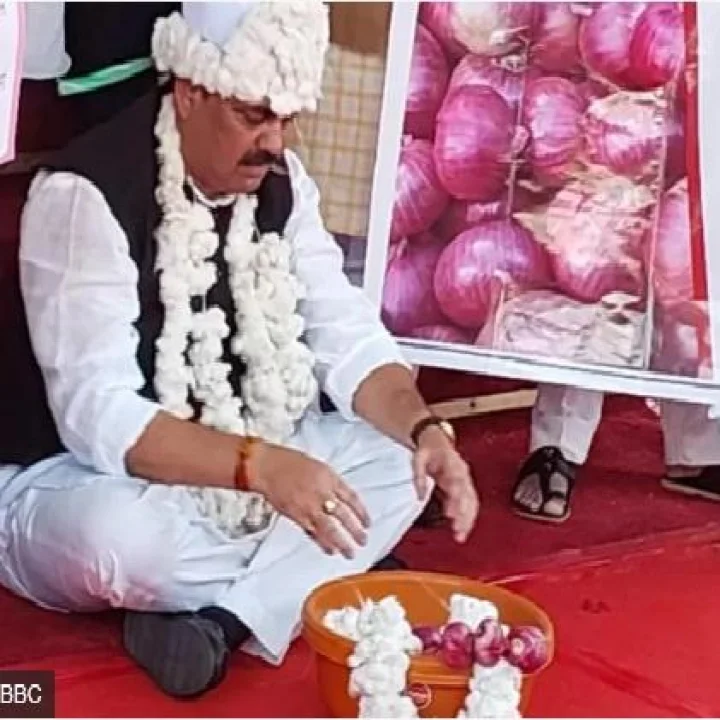 विरोधकांचा विधान परिषदेत पुन्हा गोंधळ; कामकाज तहकूब