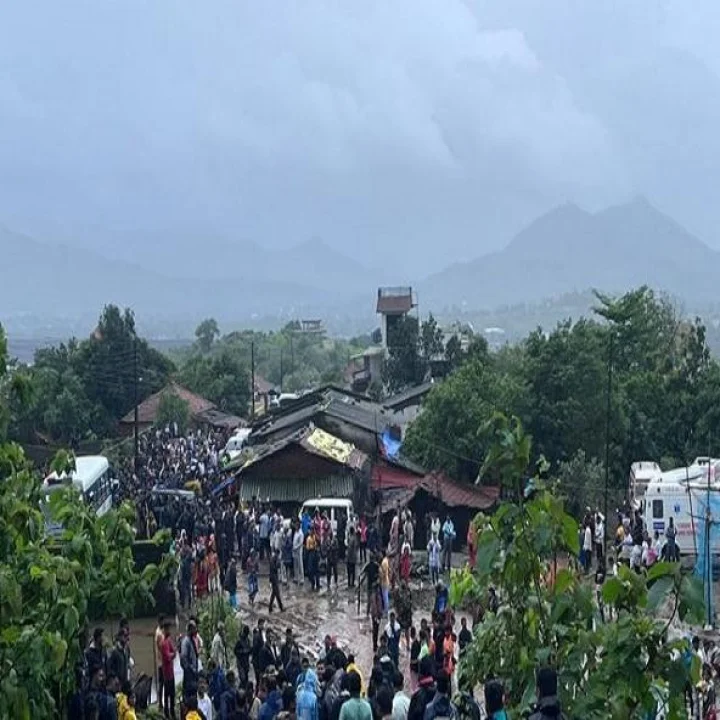 इर्शाळवाडी : दुर्घटनांस्थळी होणारी राजकीय नेत्यांची गर्दी योग्य की अयोग्य?