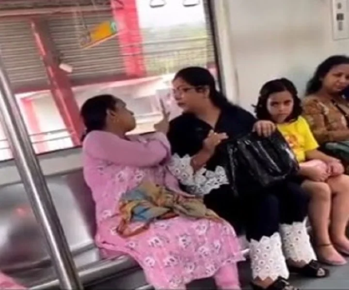 delhi metro fight