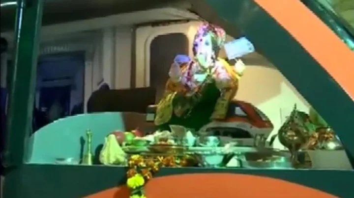 मुंबईत वंदे भारत एक्सप्रेस थीमवर पंडाल