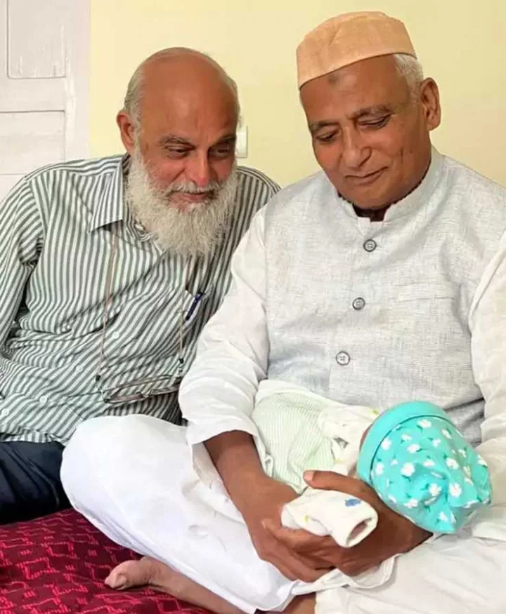 swara bhaskar father
