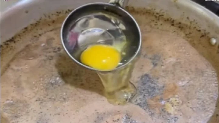 Egg Tea Viral : सफरचंद आणि अंडी घालून महिलेने बनवला विचित्र चहा, युजर्स म्हणाले