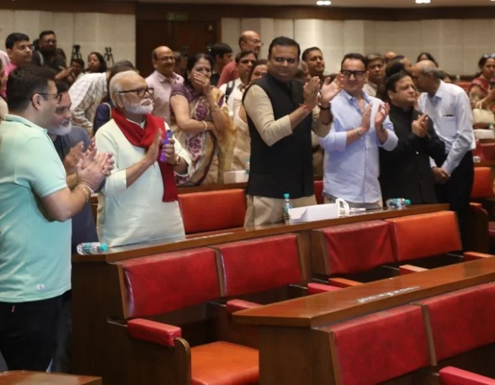 Main ATAL Hoon Receives Standing Ovation at Maharashtra Vidhan Bhavan Special Screening