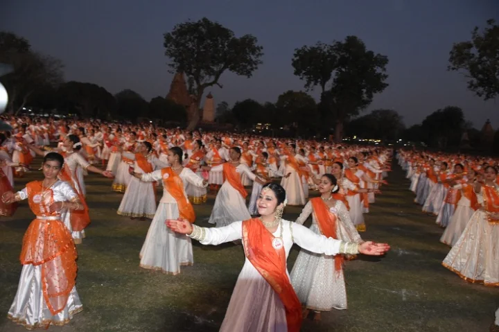50th Khajuraho Dance Festival Kathak dancers create Guinness World Record खजुराहो कथ्थक नृत्य गिनीज वर्ल्ड रेकॉर्ड