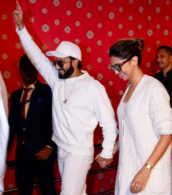 Pregnant Deepika Padukone dances with hubby 