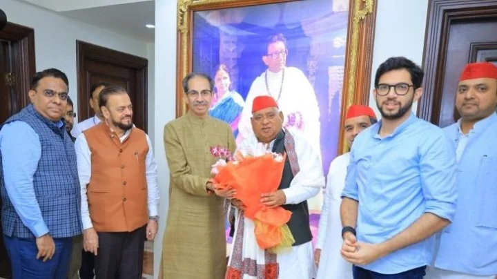 अयोध्याचे खासदार अवधेश प्रसाद आणि उद्धव ठाकरे यांची मातोश्रीवर भेट