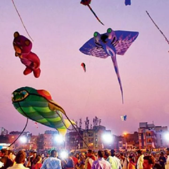 Makar Sankranti पवित्र पर्वावर देशातील या पाच शहरांना भेट द्या