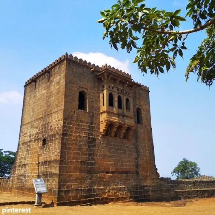 छत्रपती शिवाजी महाराजांची जन्मभूमी शिवनेरी किल्ला
