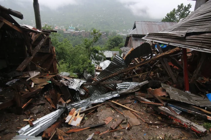 Pak shelling has turned Uri into a ghost town