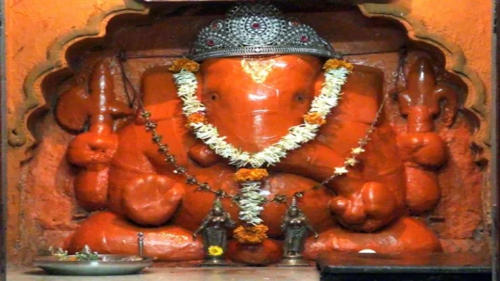 वरदान देणारा करुणामय देव श्री वरदविनायक, महड