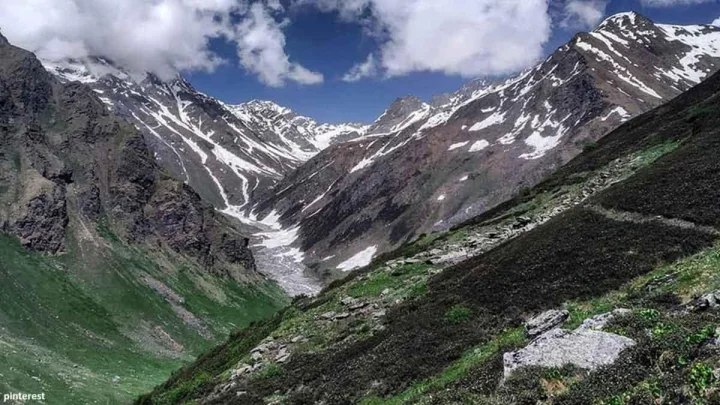 हिमाचलमधील सर्वात सुंदर ट्रेकिंग मार्ग; जिथे केवळ साहसच नाही तर शांती देखील मिळते