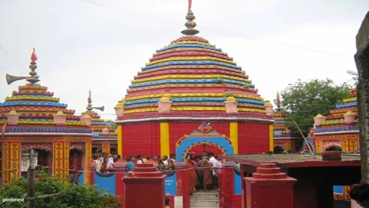 छिन्नमस्ता देवी मंदिर ५१ शक्तीपीठांपैकी एक, येथे डोके नसलेल्या देवीची पूजा केली जाते