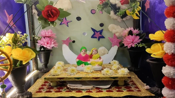 लाडक्या गुलाबाईंना निरोप देताना चाऊमाऊ 32 खाऊ याचे नैवदे्य दाखवा, यादी बघा