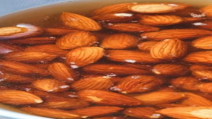 बदामाची साले फेकून देऊ नका, फायदे जाणून घ्या