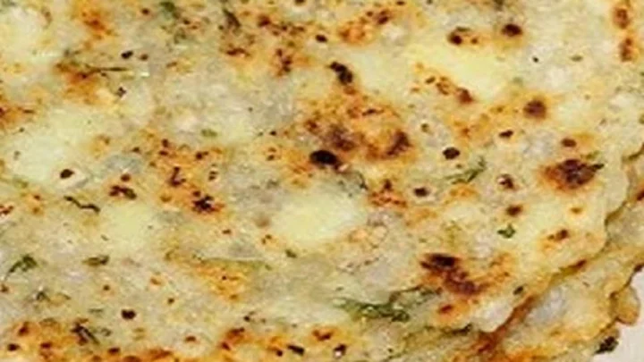 उपवासाचे स्वादिष्ट साबुदाणा धिरडे; रेसिपी लिहून घ्या