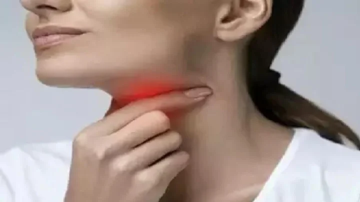 घसा खवखवणेवर हे प्रभावी घरगुती उपाय अवलंबवा