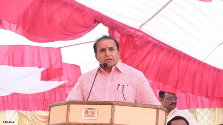 खासदार फोडणे लहान मुलांचा खेळ नाही