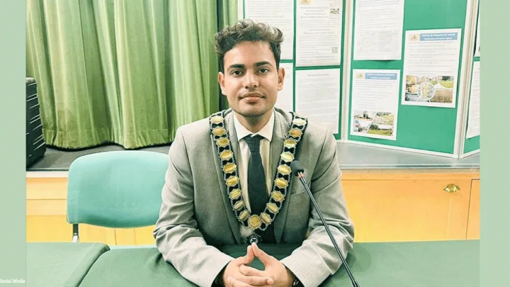 UK Youngest Mayor Tushar Kumar २३ वर्षीय भारतीय वंशाचे तुषार कुमार ब्रिटनचे सर्वात तरुण मेयर