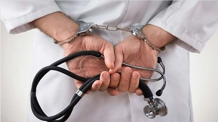 बेकायदेशीर गर्भपात प्रकरणी पुण्यात स्त्रीरोगतज्ज्ञाला अटक, तर एक डॉक्टर फरार