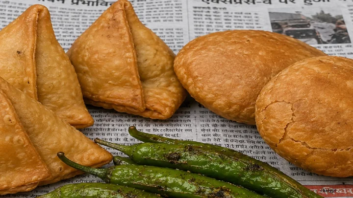 FSSAI Warning - અખબારમાં સમોસા-કચોરી વેચવી પડી શકે ભારે! FSSAIની કડક ચેતવણી, નિયમ તોડનાર સામે કાર્યવાહી શક્ય